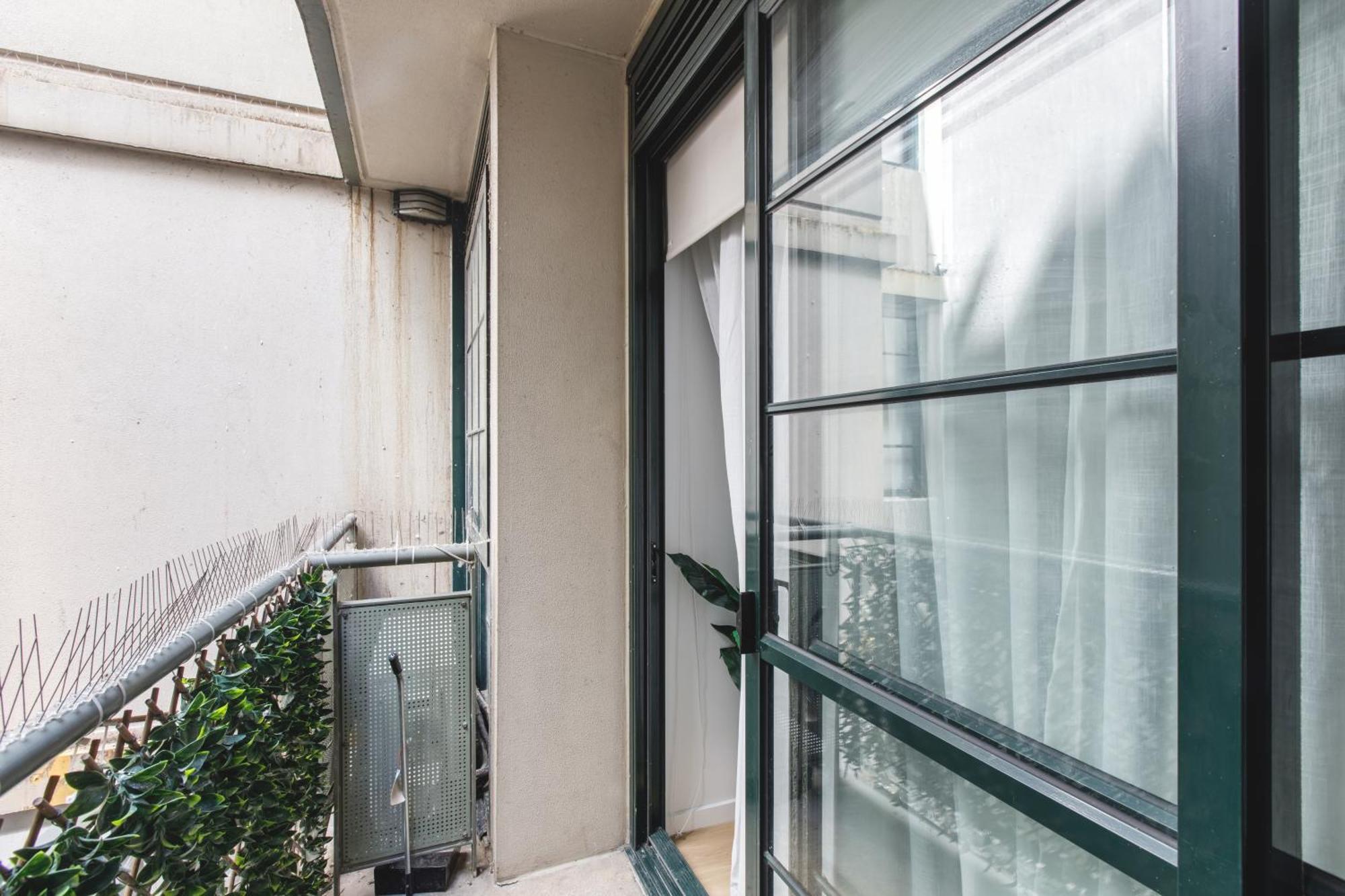 Modern Nomads Classic Modern 1br Walk To Marvel & Qv Market Melbourne