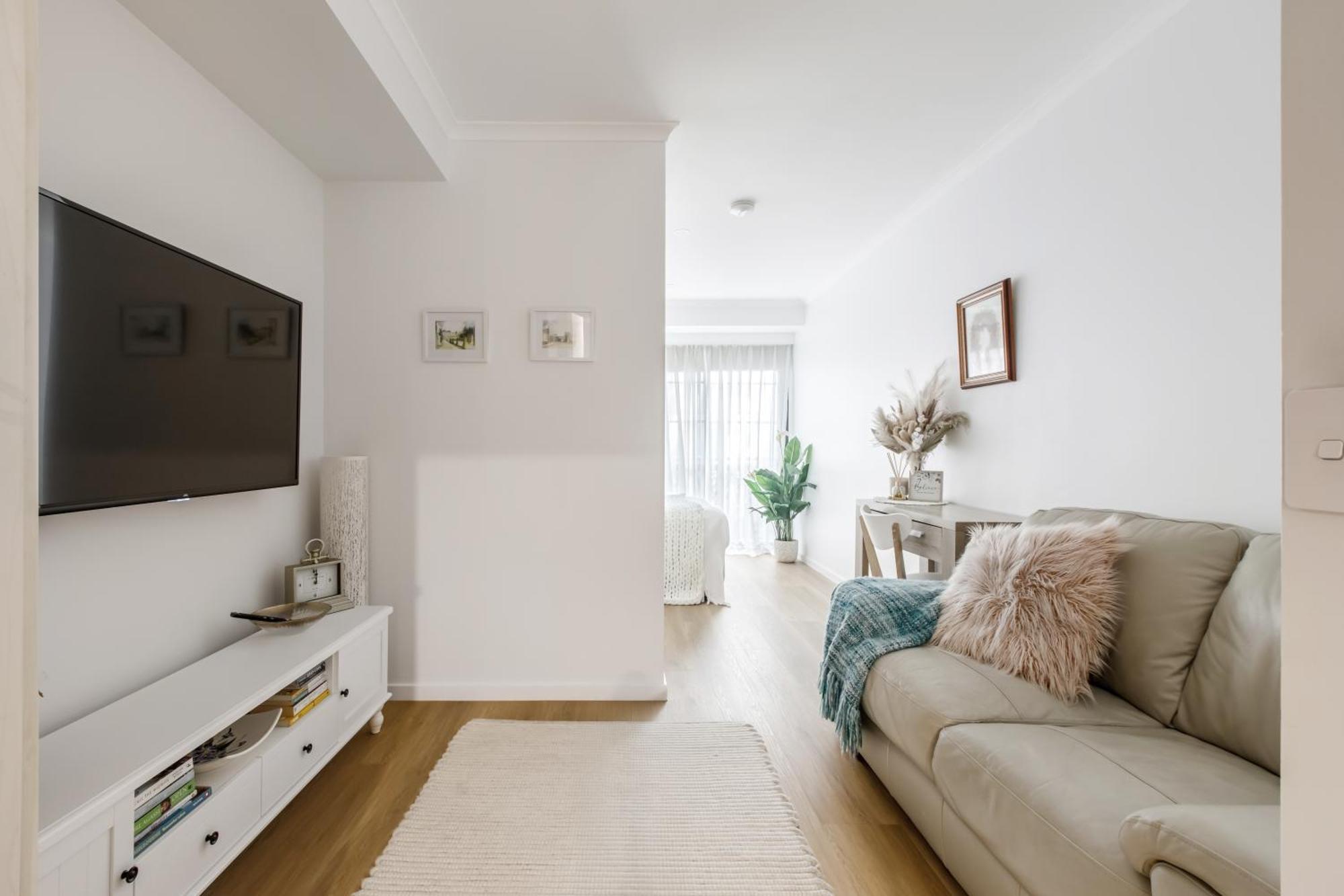 Modern Nomads Classic Modern 1br Walk To Marvel & Qv Market Apartment Melbourne