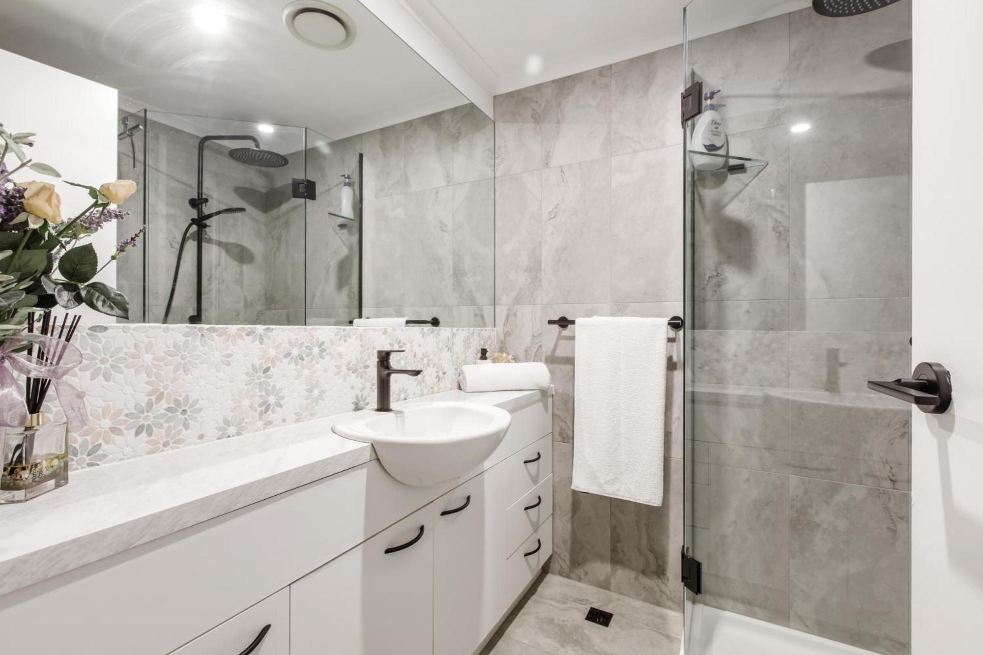 Modern Nomads Classic Modern 1br Walk To Marvel & Qv Market Apartment