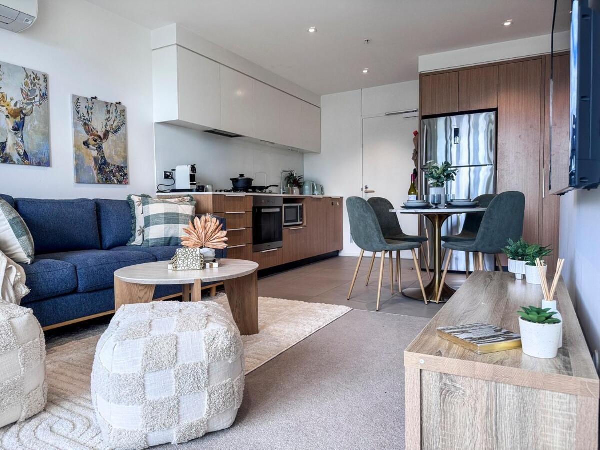 Apartment Free Parking Stylish Urban Escape Views
