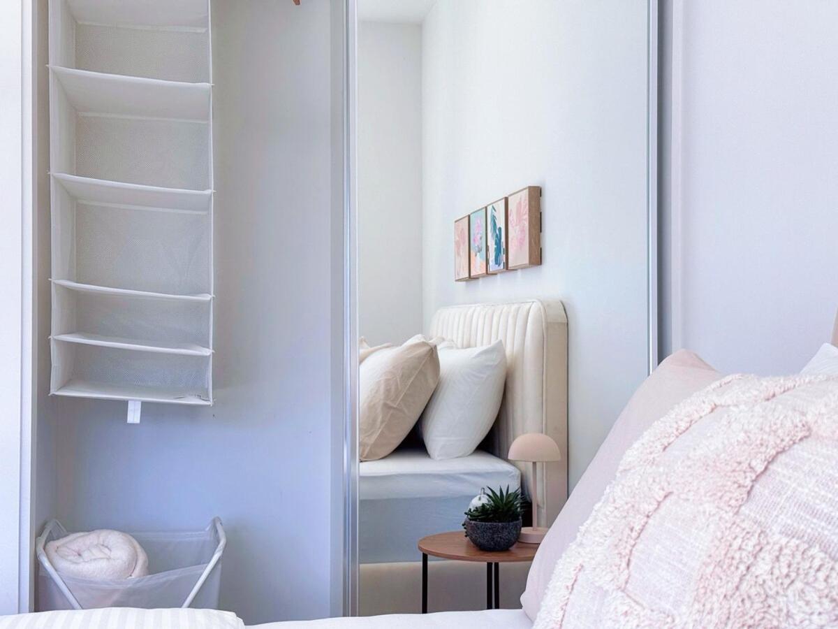 Apartment Free Parking Stylish Urban Escape Views *