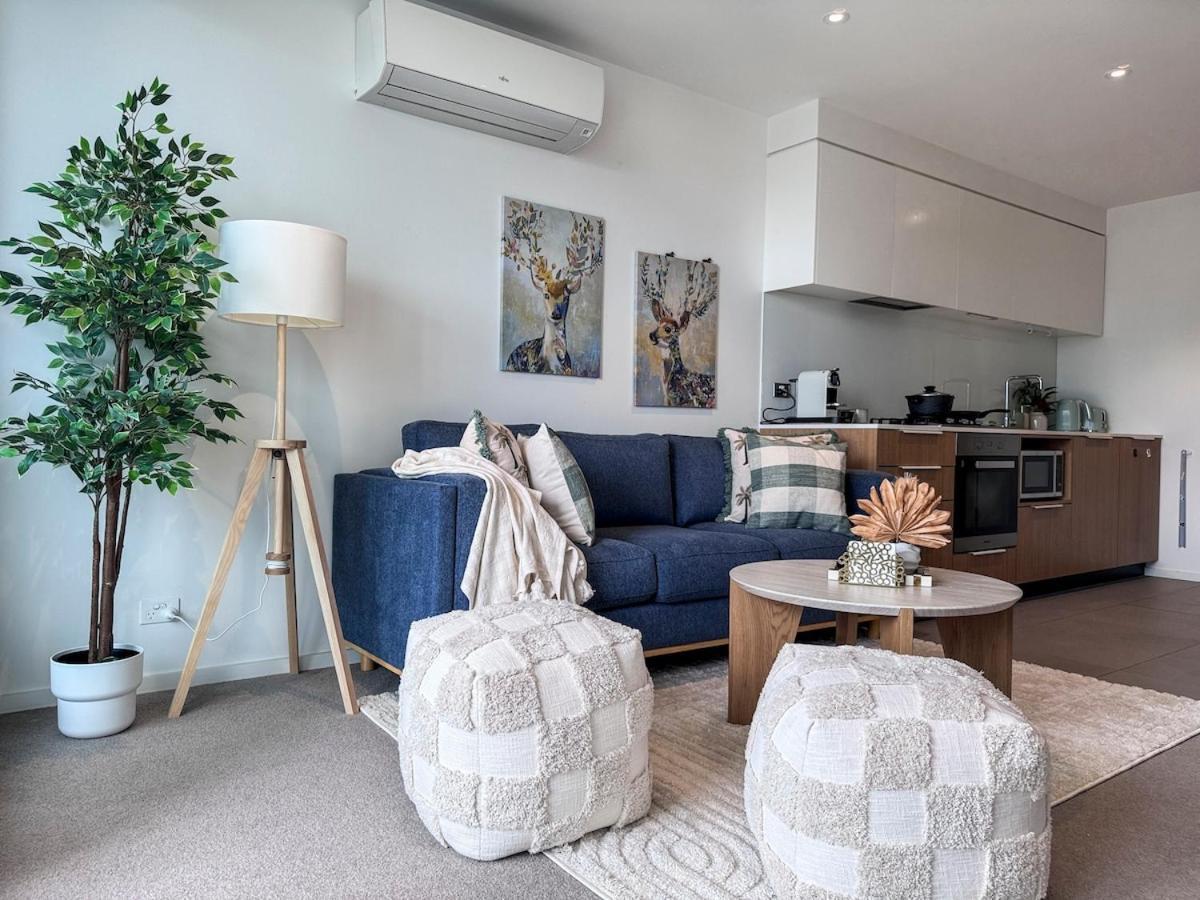 Apartment Free Parking Stylish Urban Escape Views Melbourne