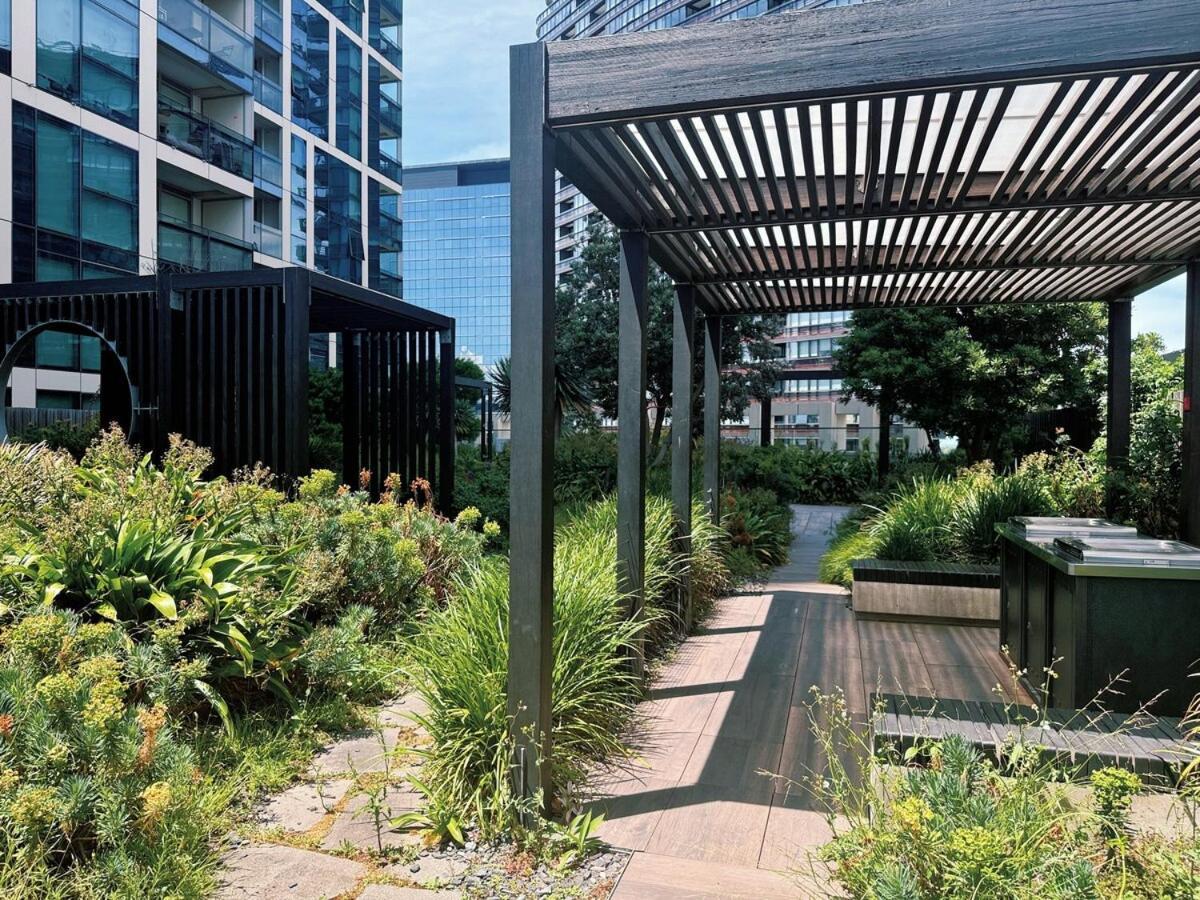 Free Parking Stylish Urban Escape Views *