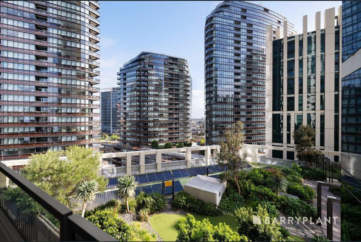 Free Parking Stylish Urban Escape Views
