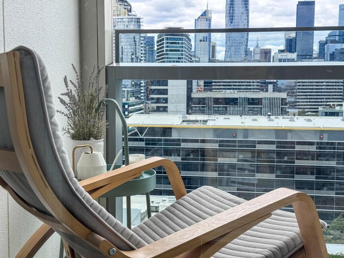 Apartment Free Parking Stylish Urban Escape Views Melbourne