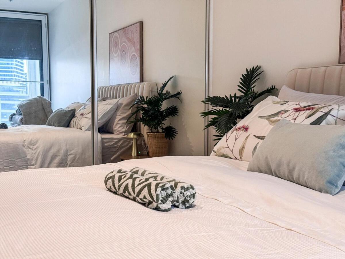 Free Parking Stylish Urban Escape Views *