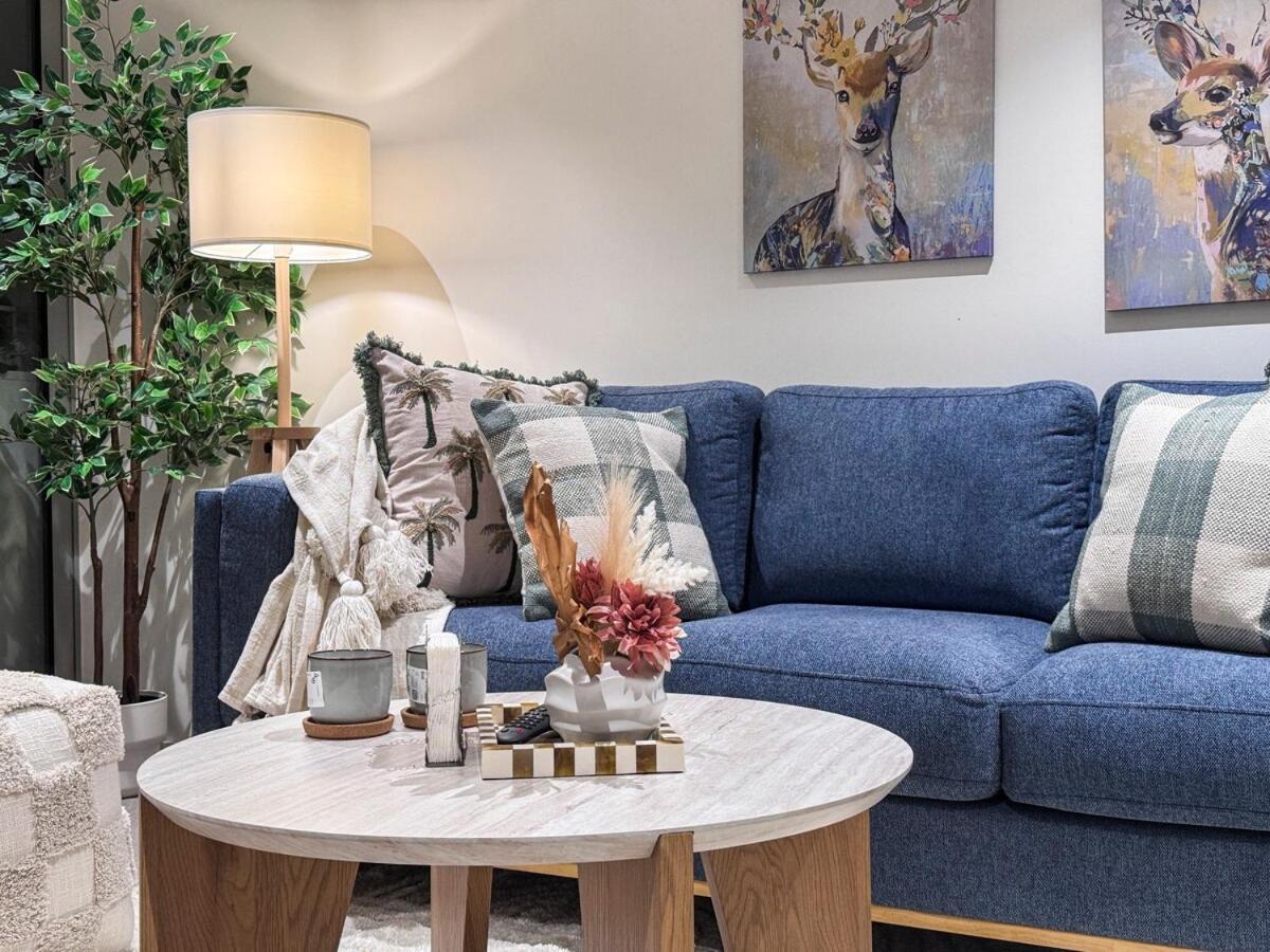 Free Parking Stylish Urban Escape Views Apartment *