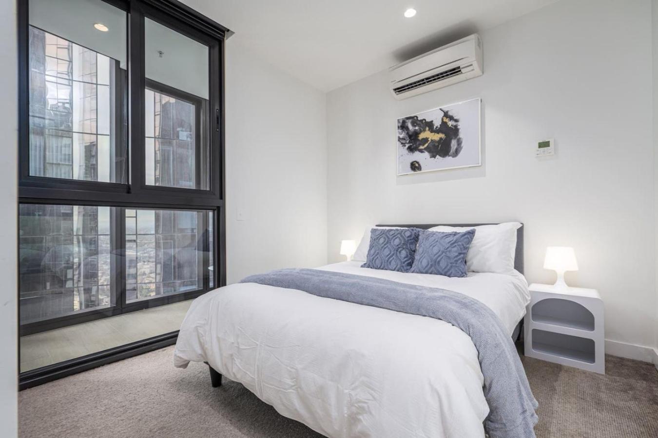 Modern 2br Pool, And Gym In Cbd Melbourne