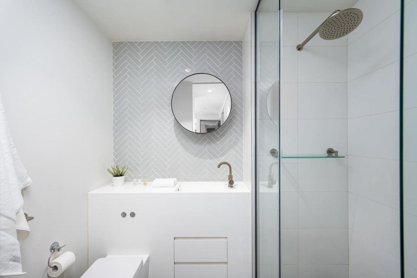 Modern 2br Pool, And Gym In Cbd *