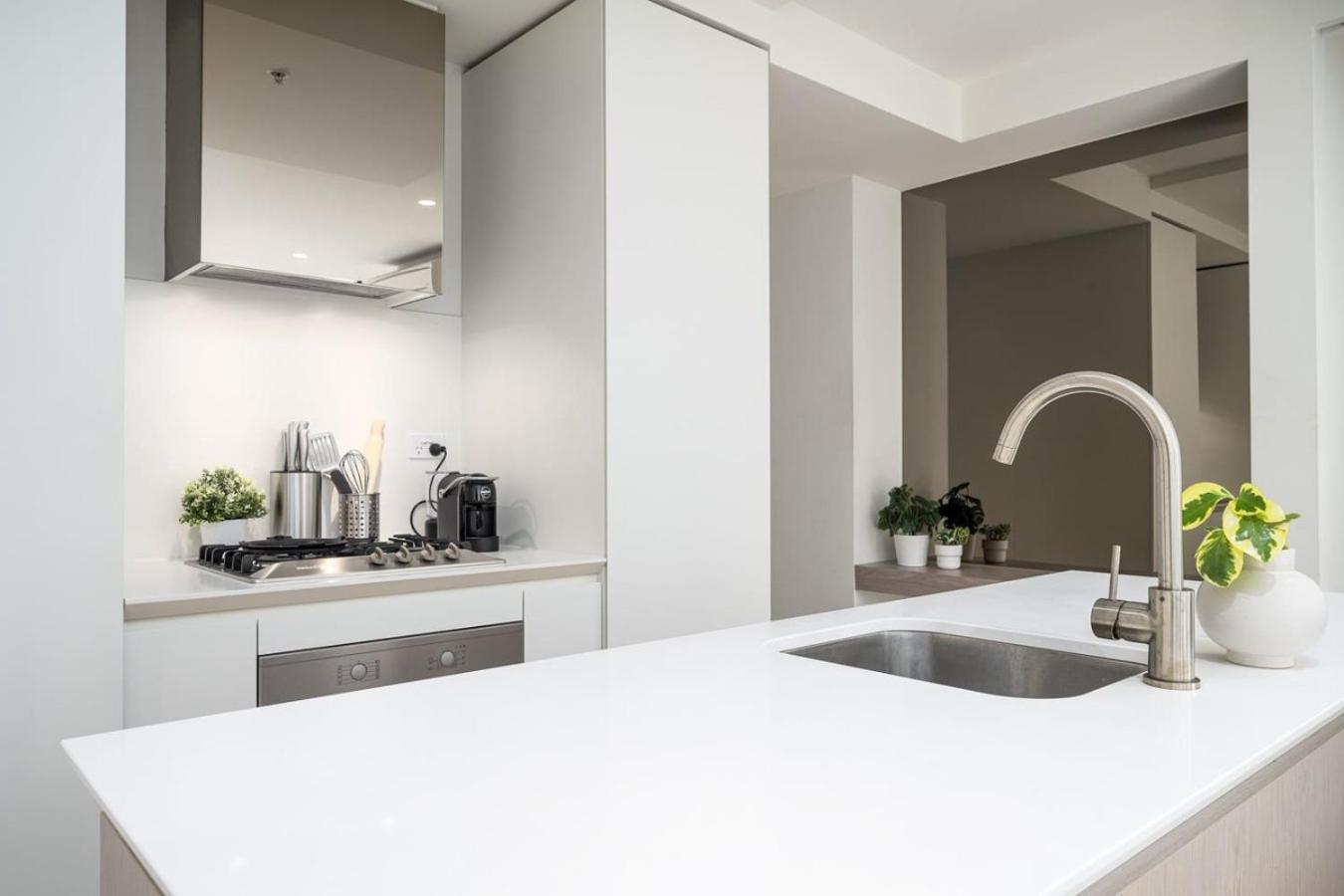 Modern 2br Pool, And Gym In Cbd