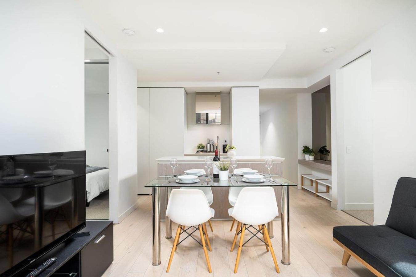 Modern 2br Pool, And Gym In Cbd Apartment