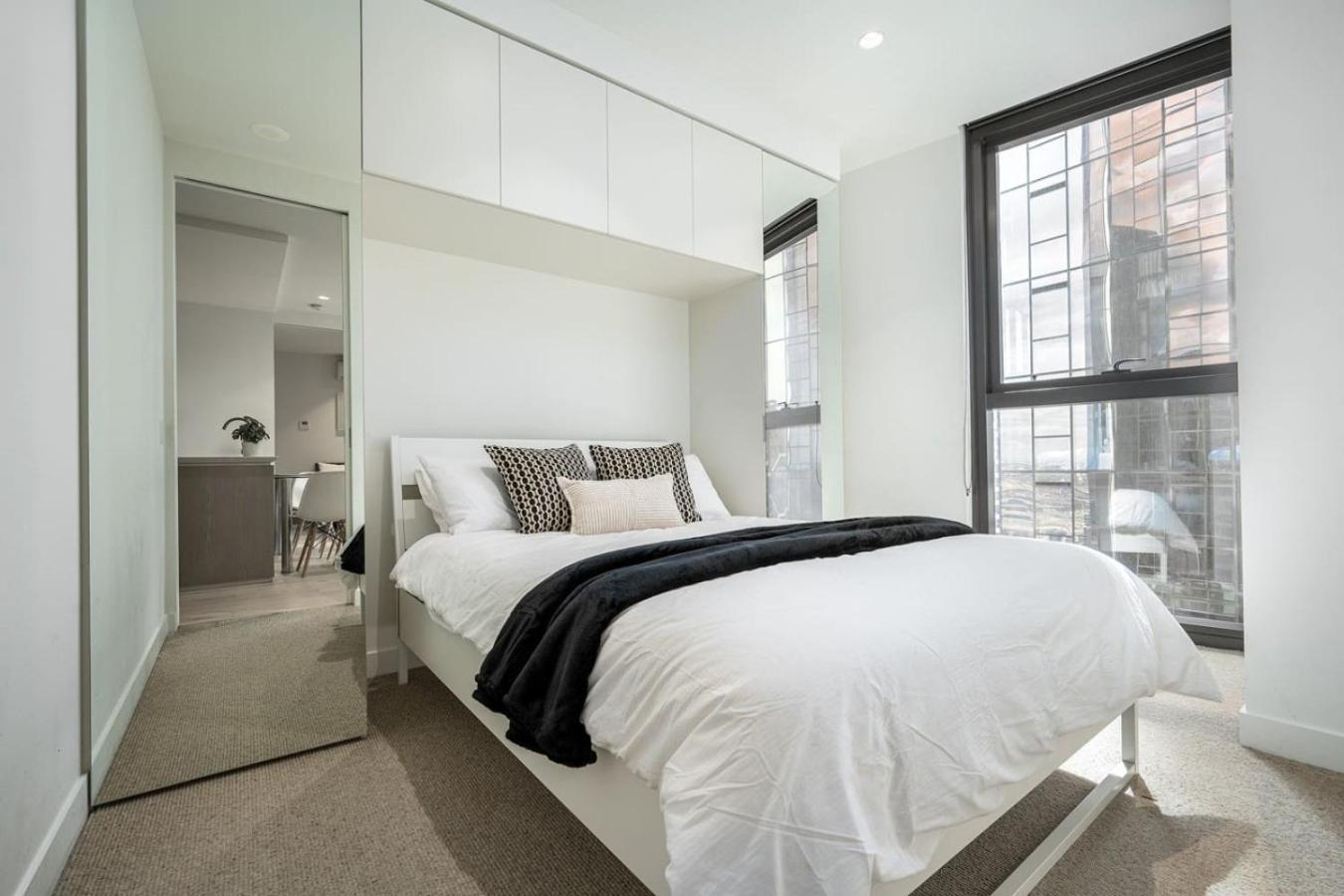 Modern 2br Pool, And Gym In Cbd Apartment *