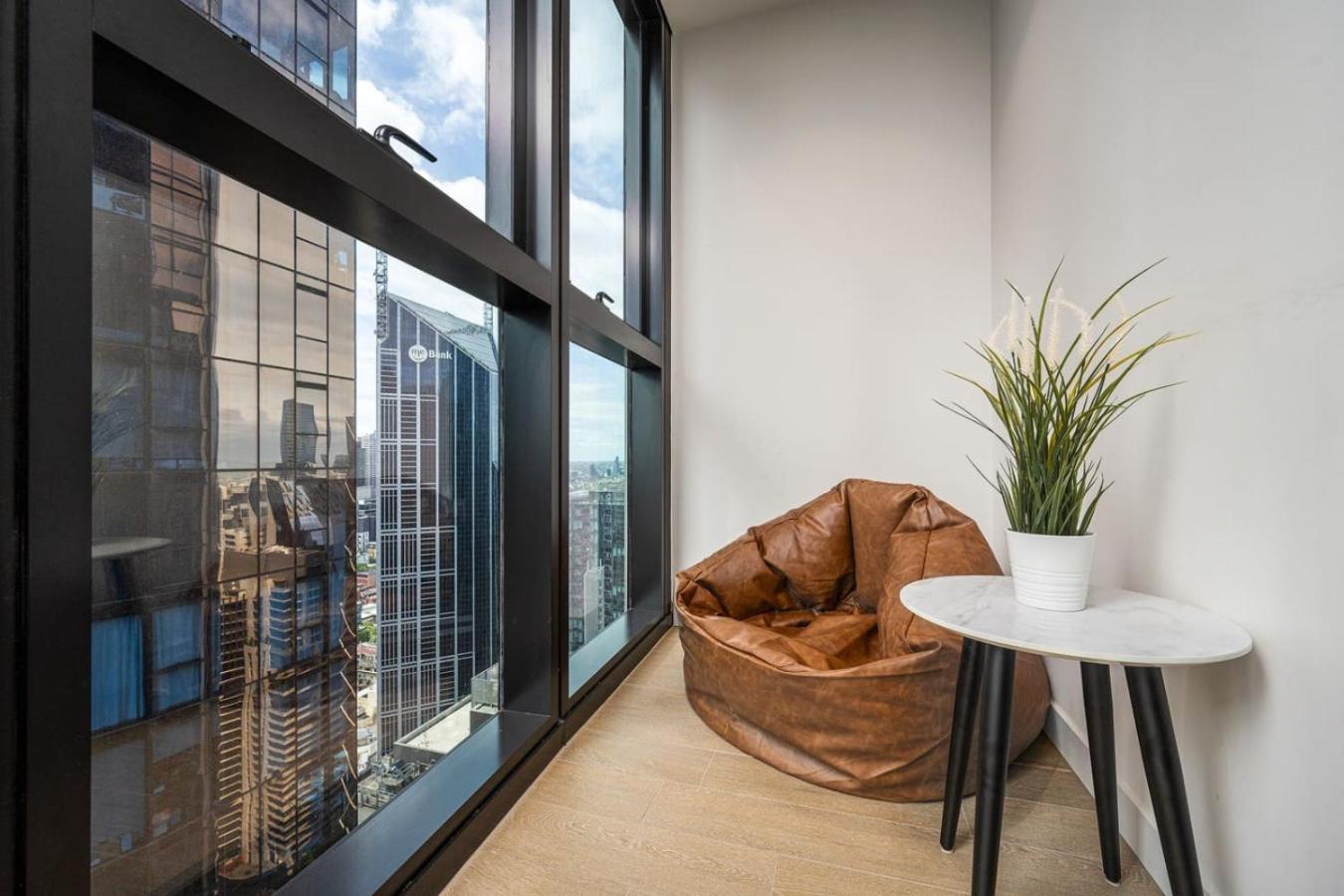 Modern 2br Pool, And Gym In Cbd *