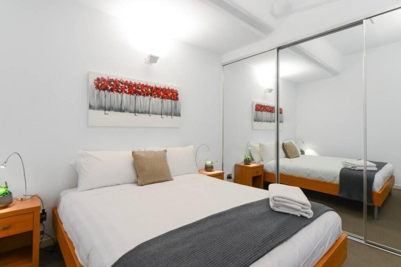 Wonderful In The Heart Of Cbd Apartment Melbourne