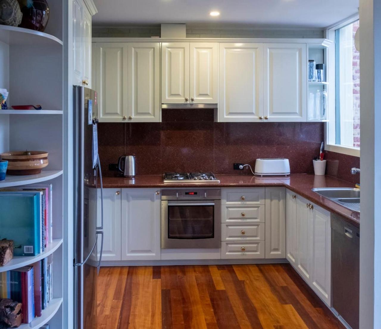 Holiday home Bright With Garden And Relaxing Bath Melbourne