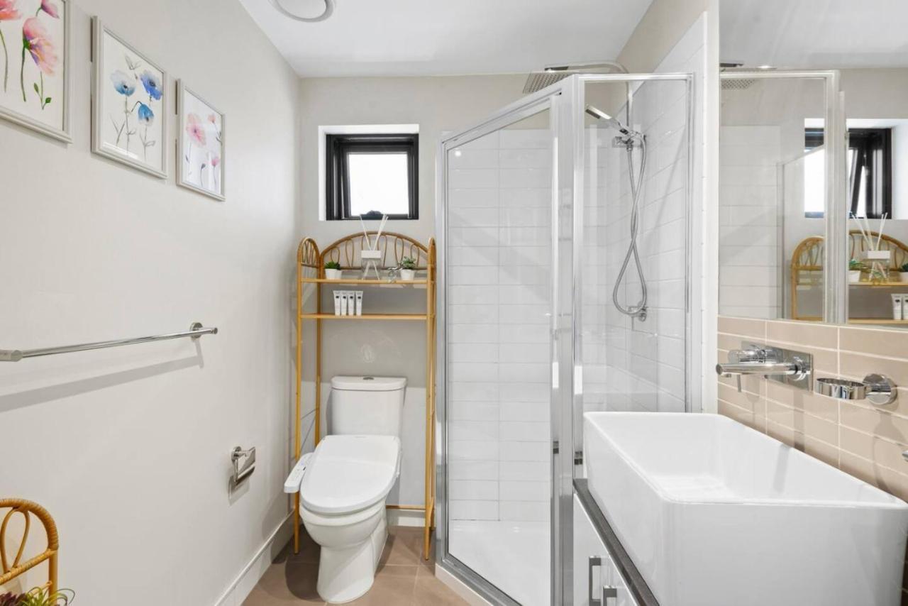 Modern With View Apartment Melbourne