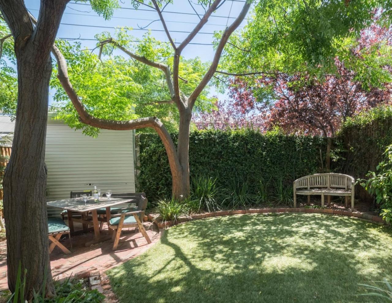 Bright With Garden And Relaxing Bath Holiday home *
