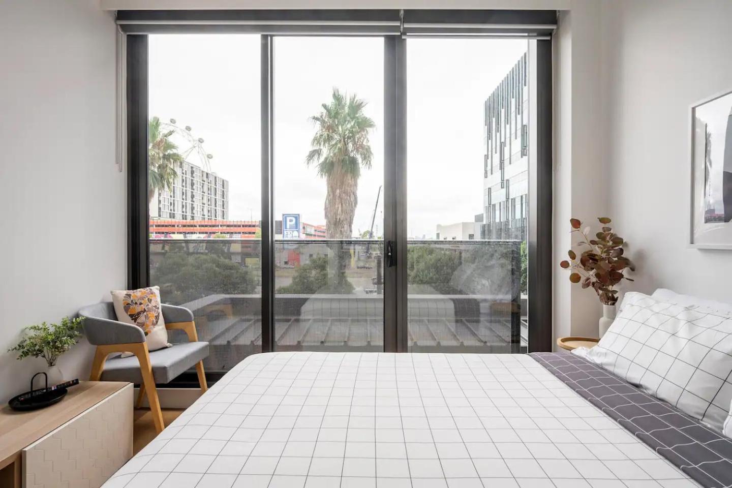 Apartment Centrally Located Modern Loft W Free Parking, Infinity Pool, Workspace Melbourne