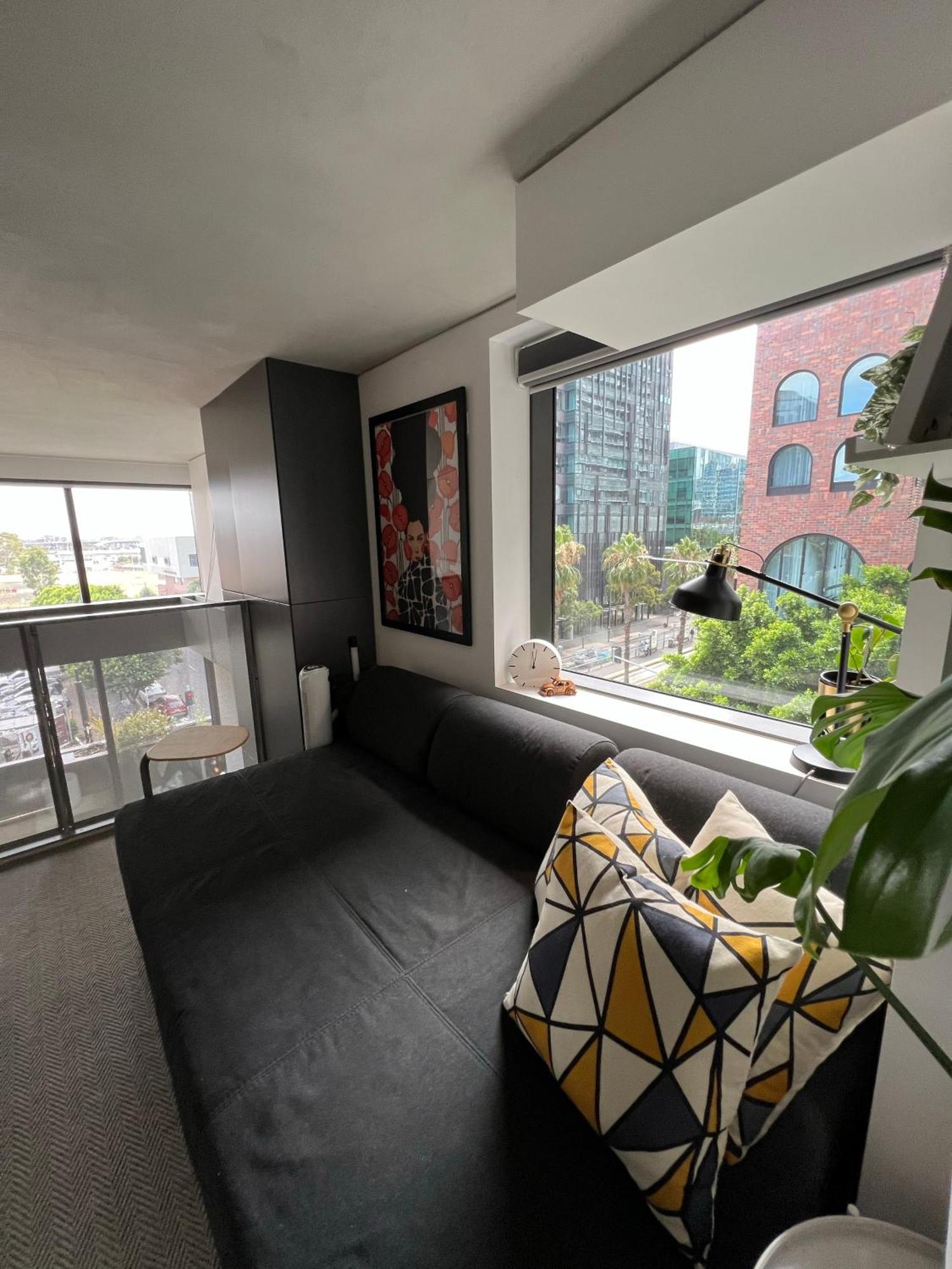 Centrally Located Modern Loft W Free Parking, Infinity Pool, Workspace *