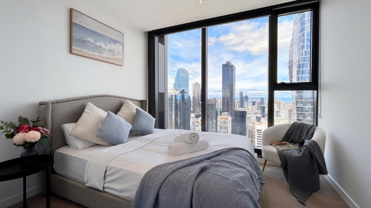 Apartment Skyline Oasis With Balcony In Lonsdale Melbourne