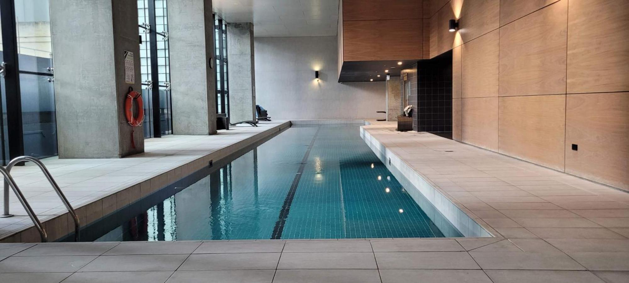 L2007 Pool Gym Sauna Apartment Melbourne
