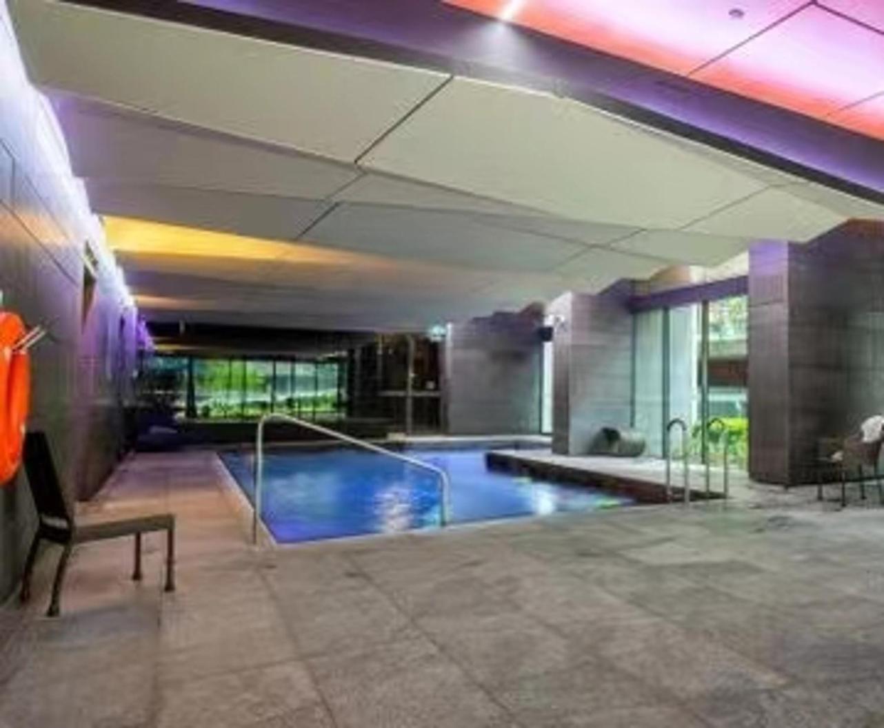 Beautiful 1br In Melburnepoolgym Apartment Melbourne