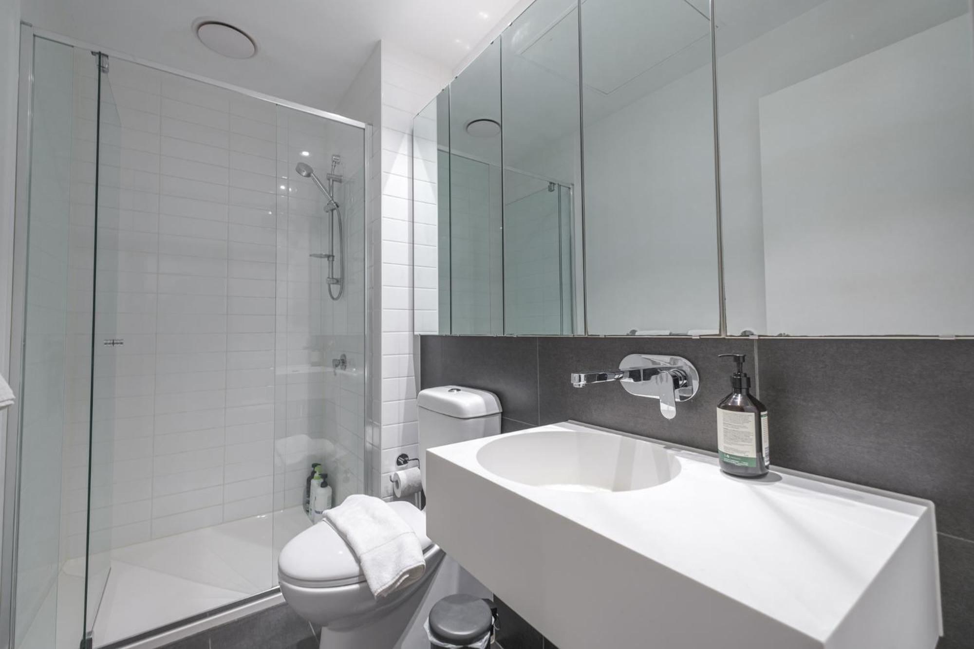 Beautiful 1br In Melburnepoolgym Apartment *