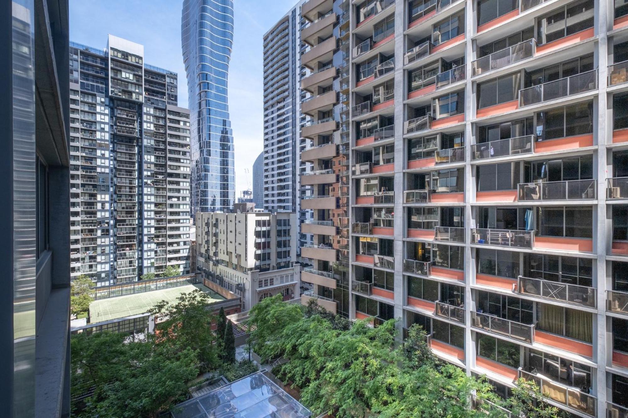 Beautiful 1br In Melburnepoolgym Apartment Melbourne