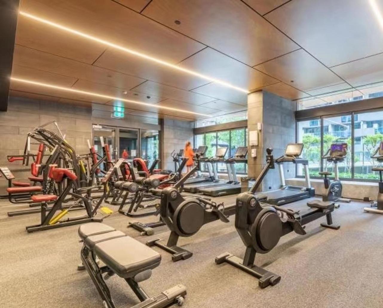 Beautiful 1br In Melburnepoolgym Apartment