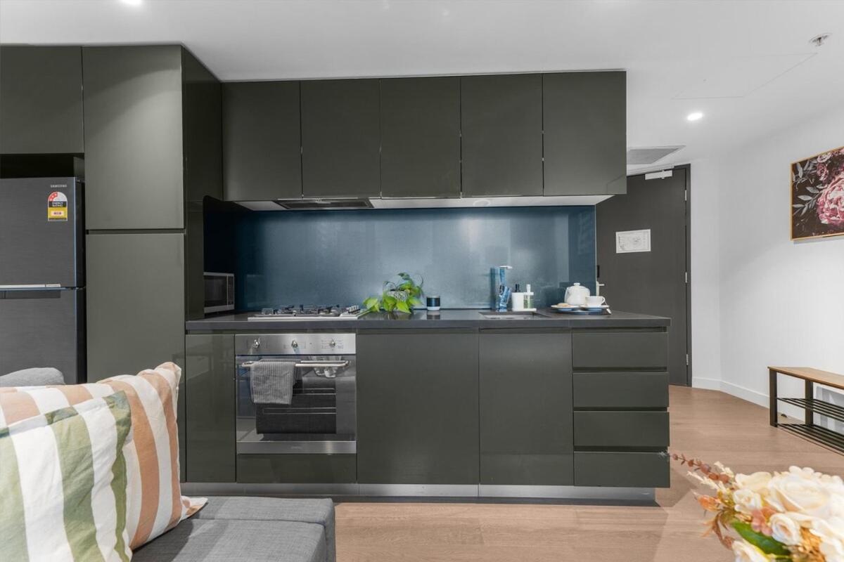 Apartment Imagine Marco 1 Bedroom 2 Beds With A Pool Cinema Gym Near Cbd, Crown Casino & Exhibition Centre