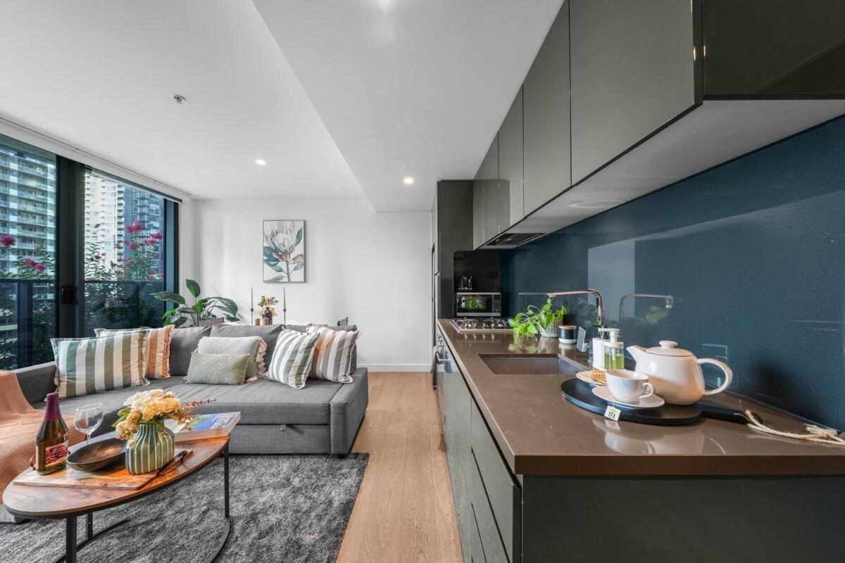 Imagine Marco 1 Bedroom 2 Beds With A Pool Cinema Gym Near Cbd, Crown Casino & Exhibition Centre Melbourne