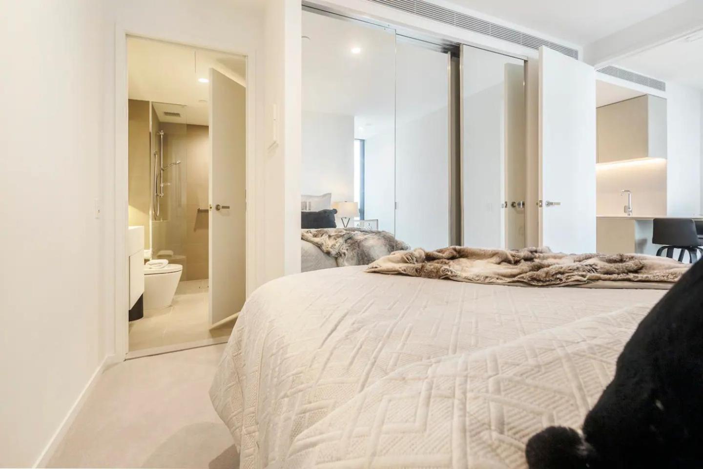 Australia 108-exclusive Luxury, Spectacular Views Apartment