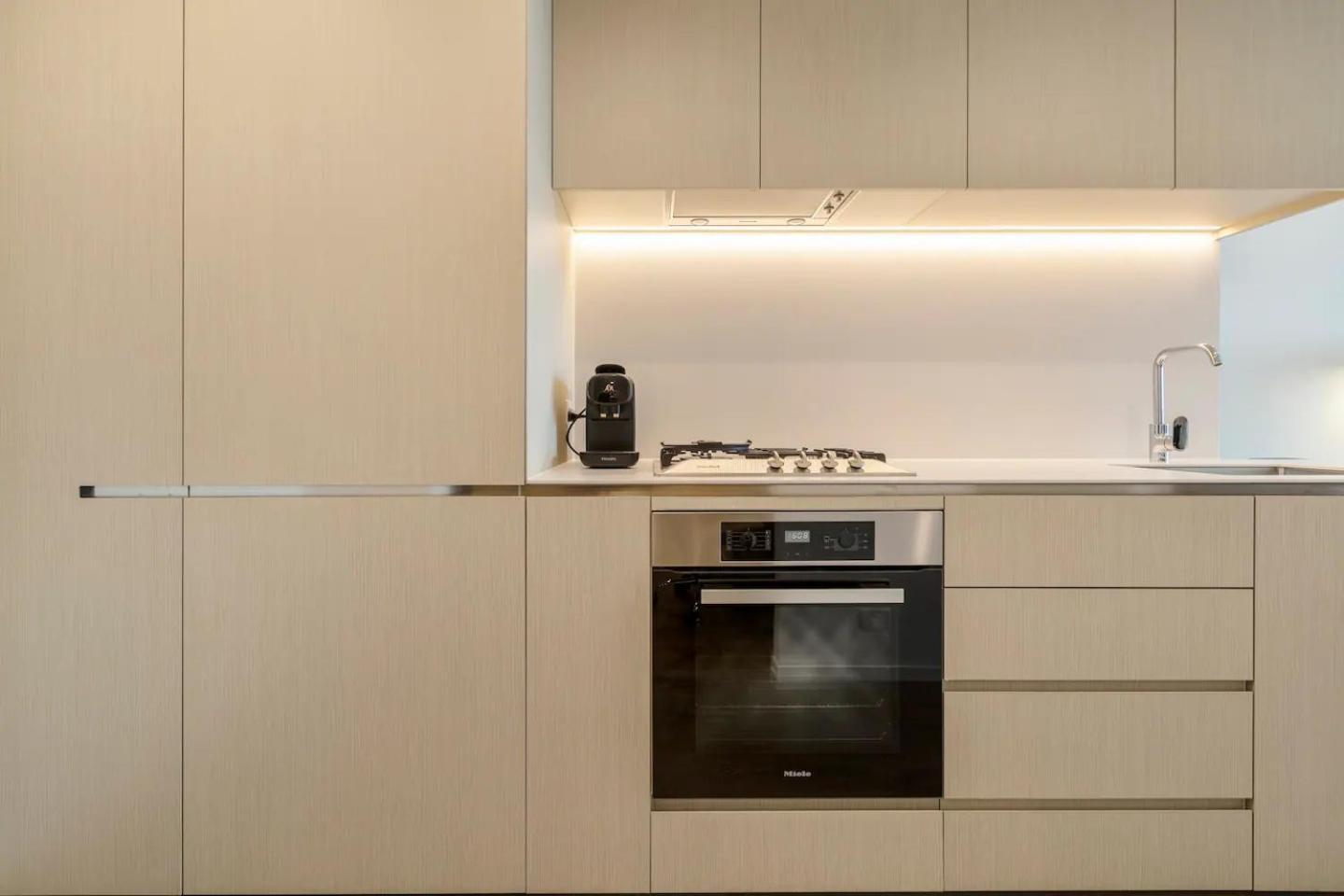 Australia 108-exclusive Luxury, Spectacular Views Apartment