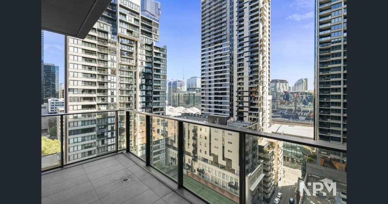 L3006 Penthouse With Balcony Gym Pool Sauna And Garden Apartment *