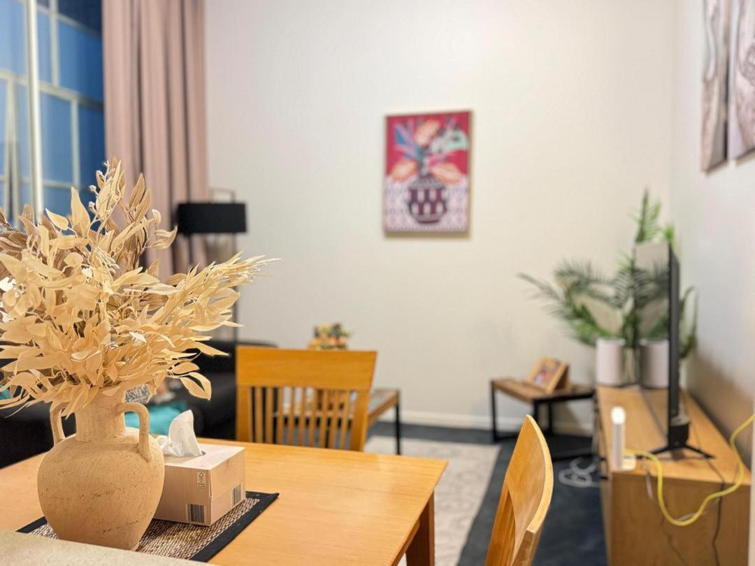 Apartment A Chic Bourke St Living Near Chinatown Melbourne