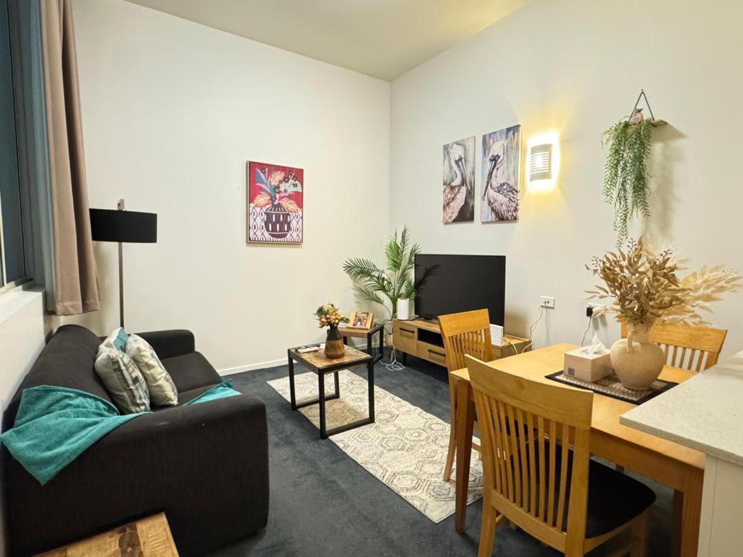 A Chic Bourke St Living Near Chinatown *