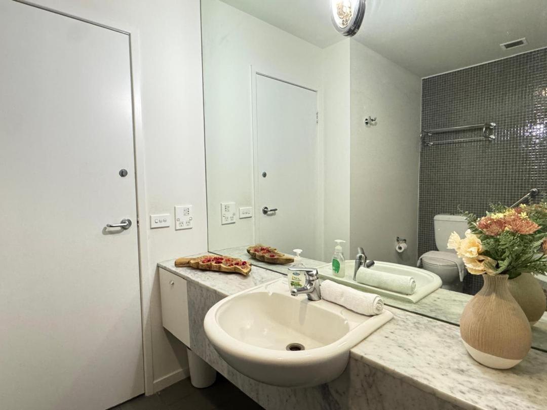 Apartment A Chic Bourke St Living Near Chinatown *