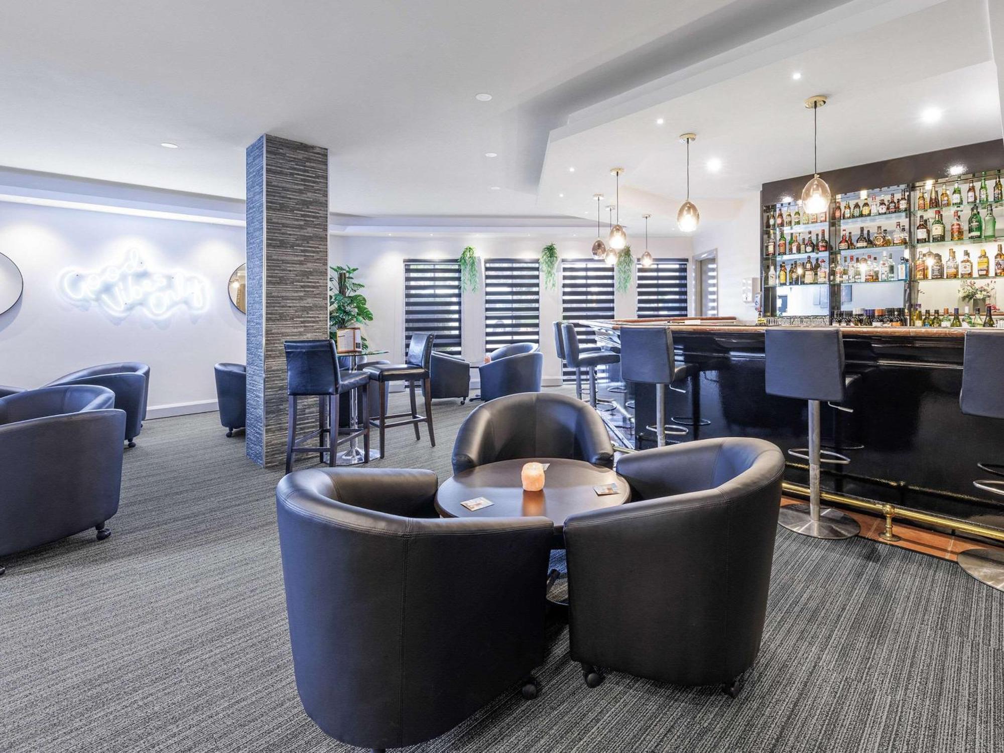 Hotel Quality Airport 3*