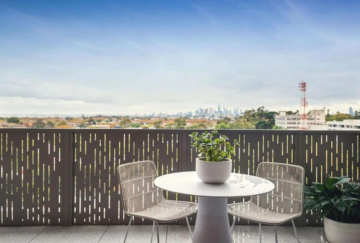 Luxury 2 Bed In Elsternwick With Views Of Apartment