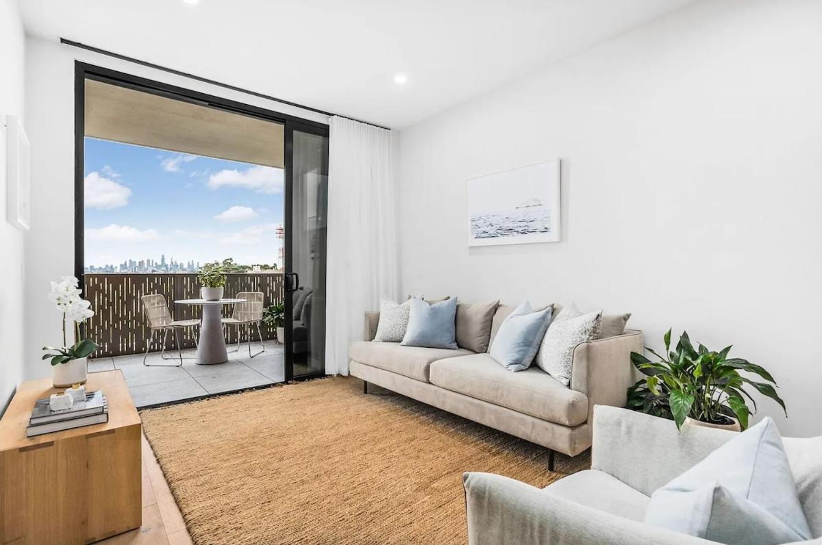 Luxury 2 Bed In Elsternwick With Views Of