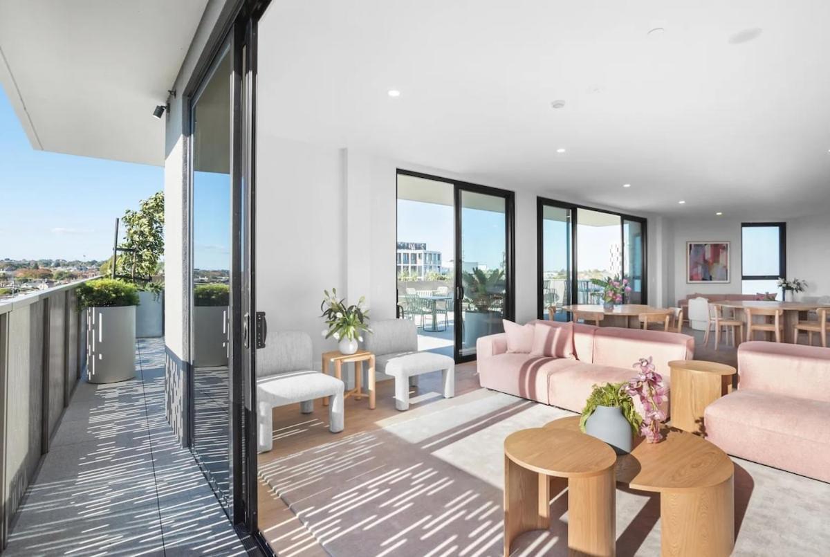 Apartment Luxury 2 Bed In Elsternwick With Views Of *