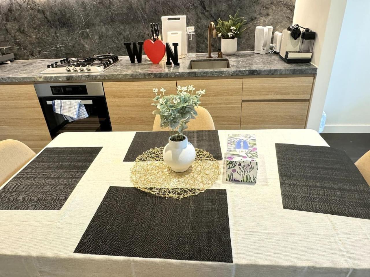 Beauty 2bed Parking West Mel Apartment *