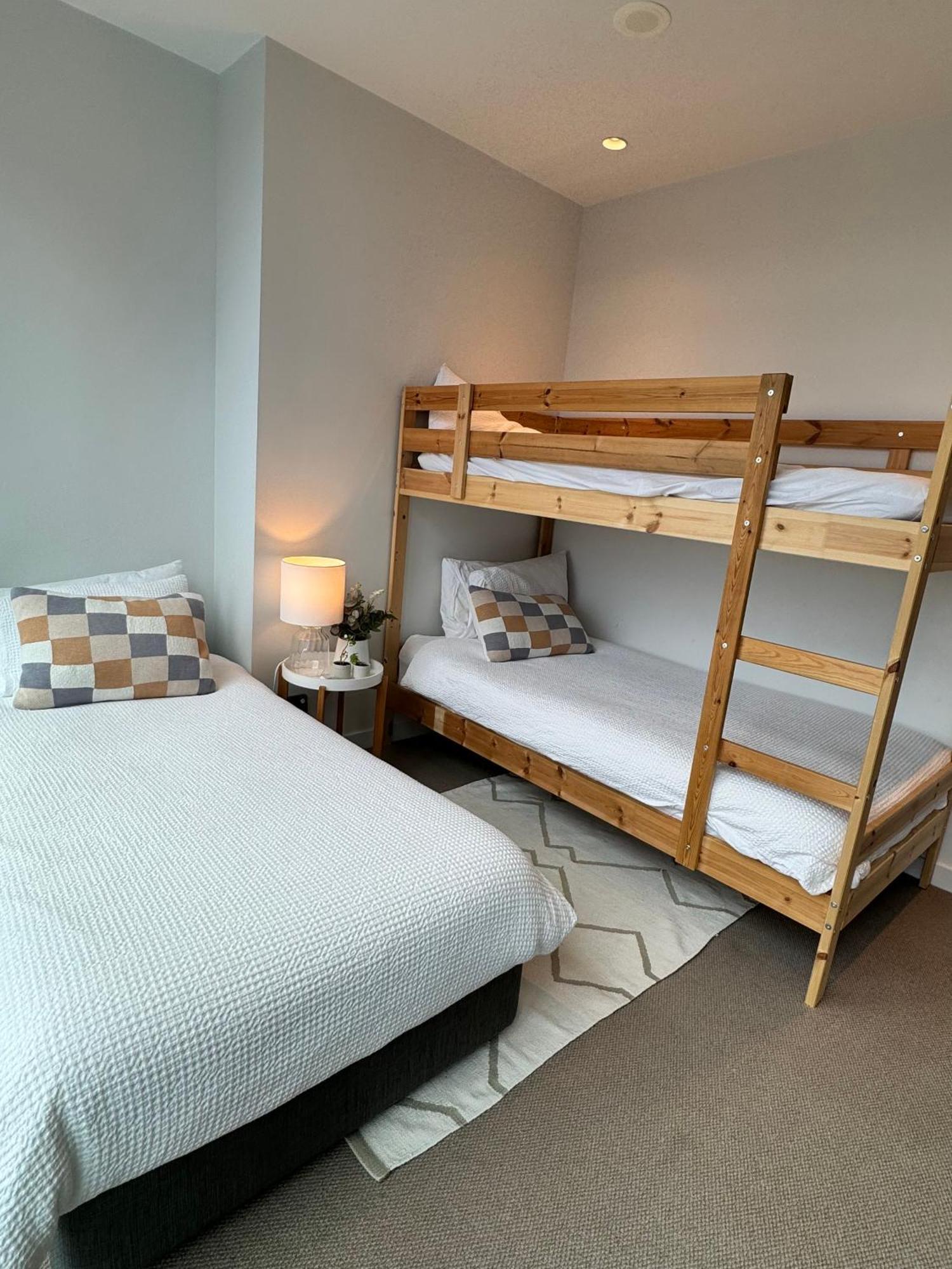 Lux Cbd - Free Tram Zone Apartment *
