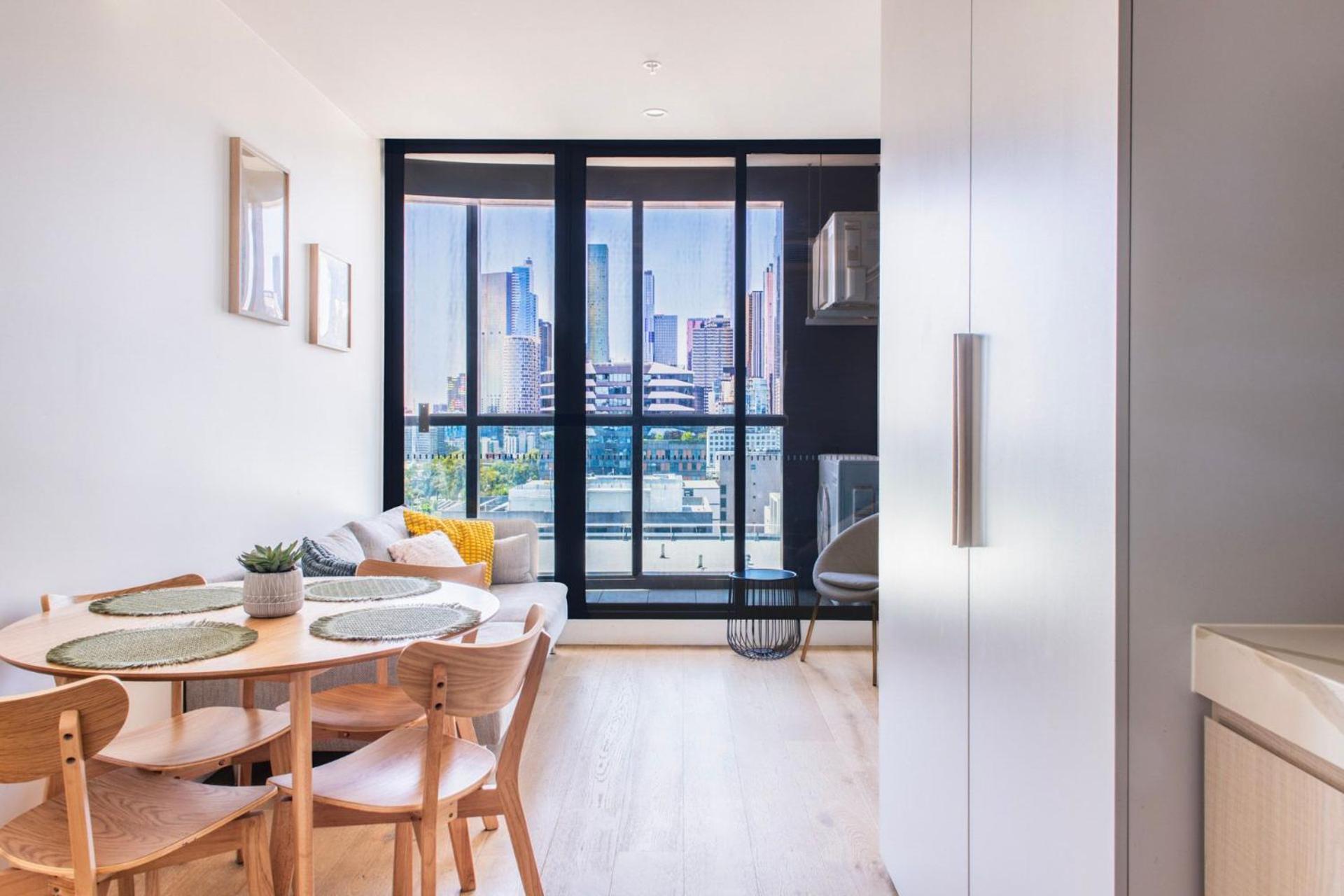 Urban Oasis With Pool And Gym In West Melbourne