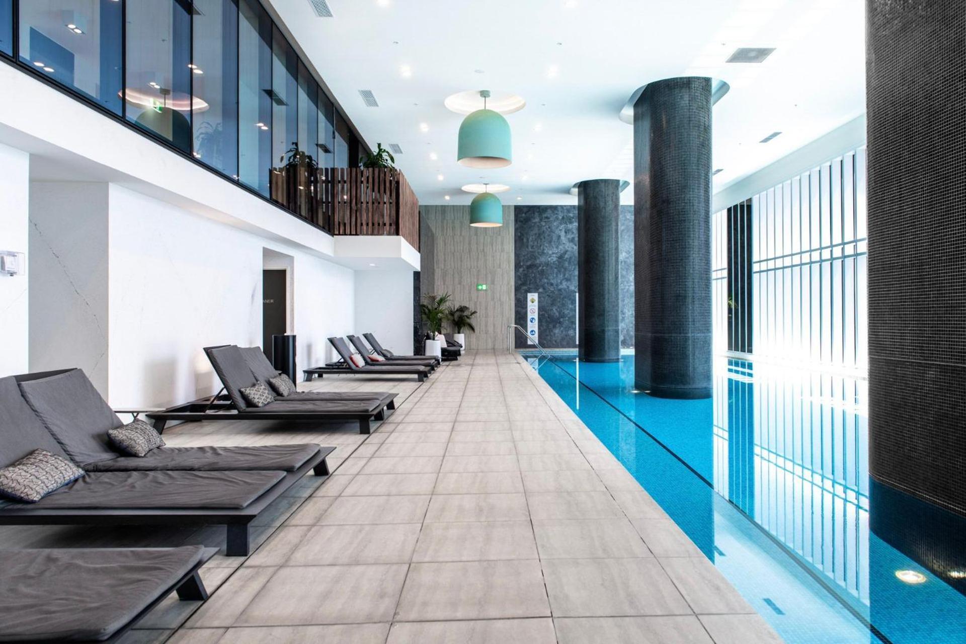 Urban Oasis With Pool And Gym In West Melbourne