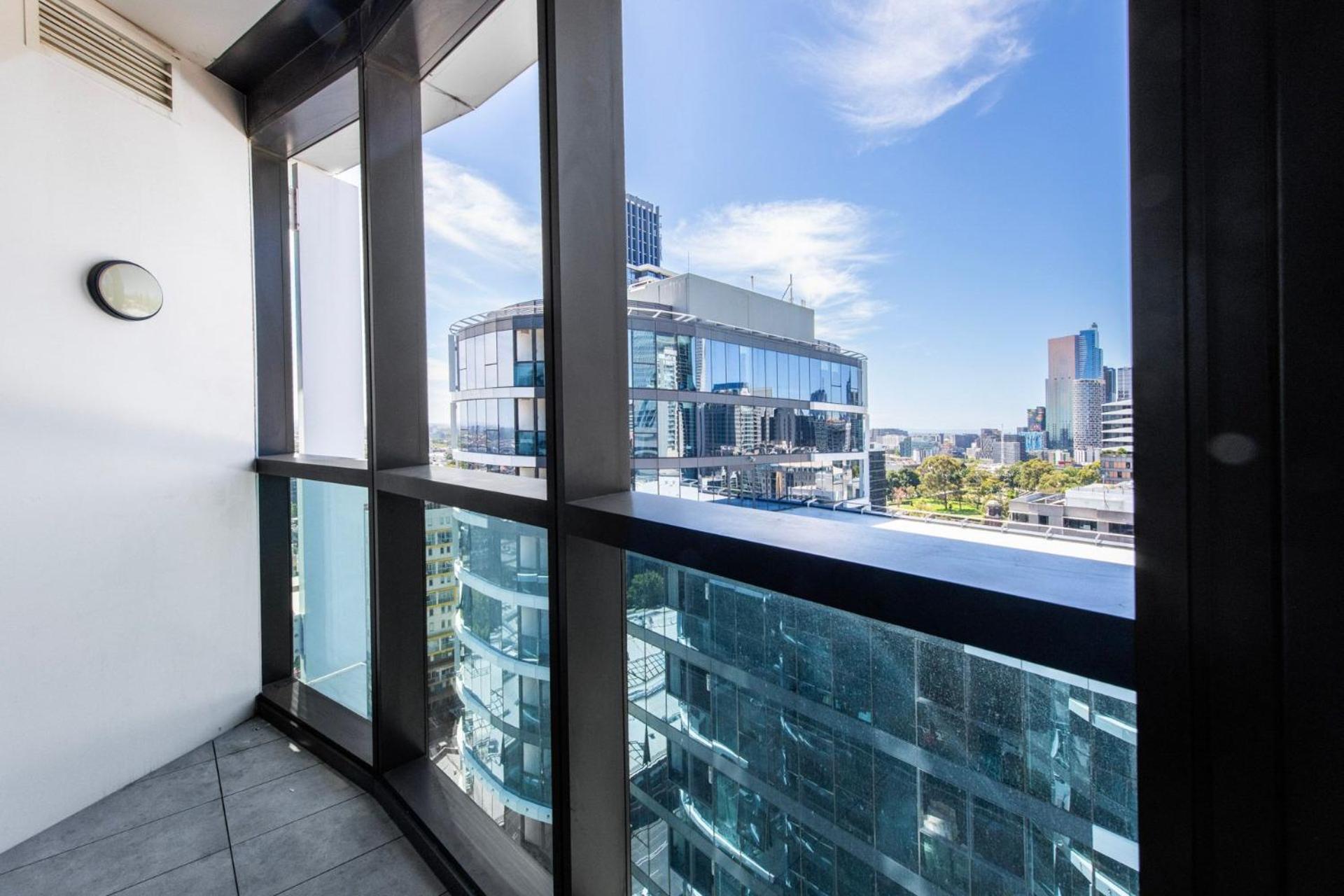 Urban Oasis With Pool And Gym In West * Melbourne