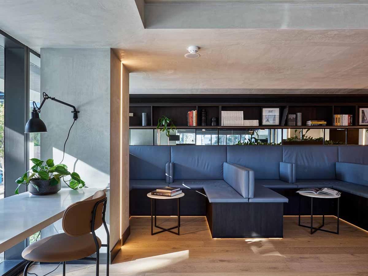 Centrally Located Modern Loft W Free Parking, Infinity Pool, Workspace *