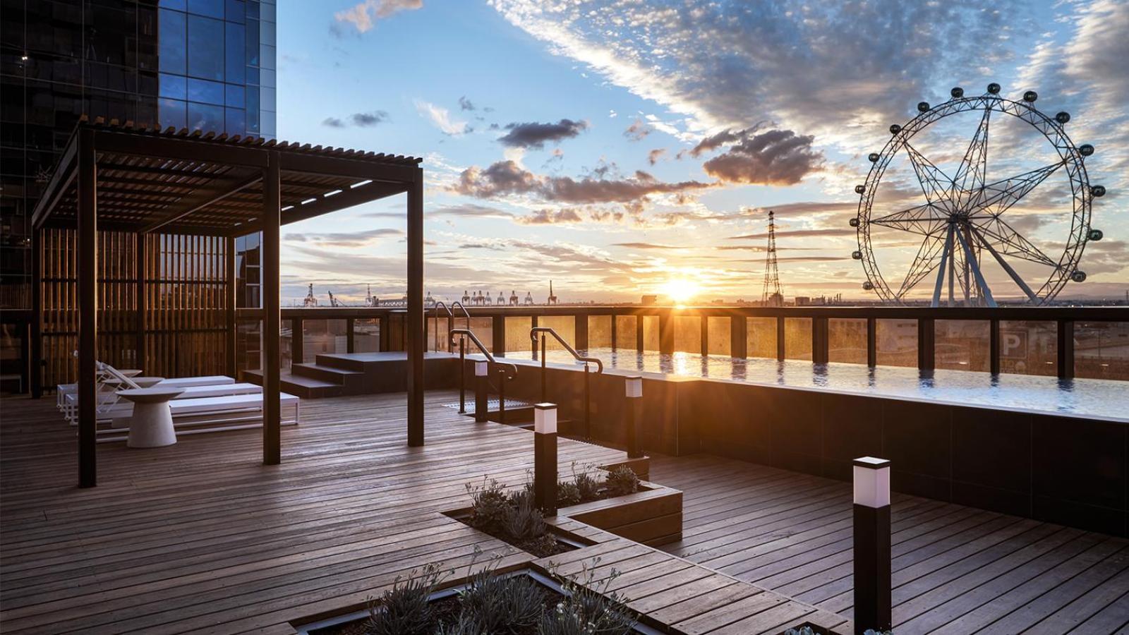 Apartment Centrally Located Modern Loft W Free Parking, Infinity Pool, Workspace *