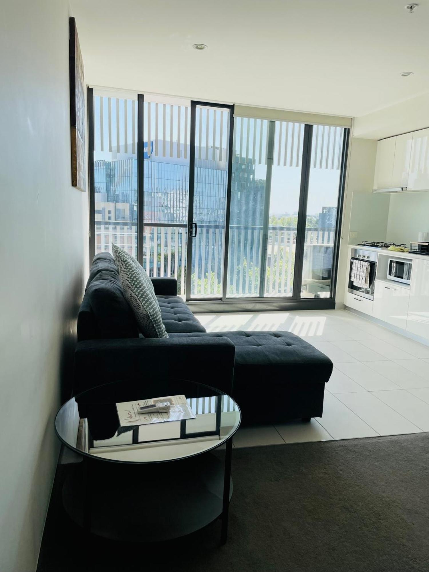 Premium With Balcony And Free Tram Access Apartment *