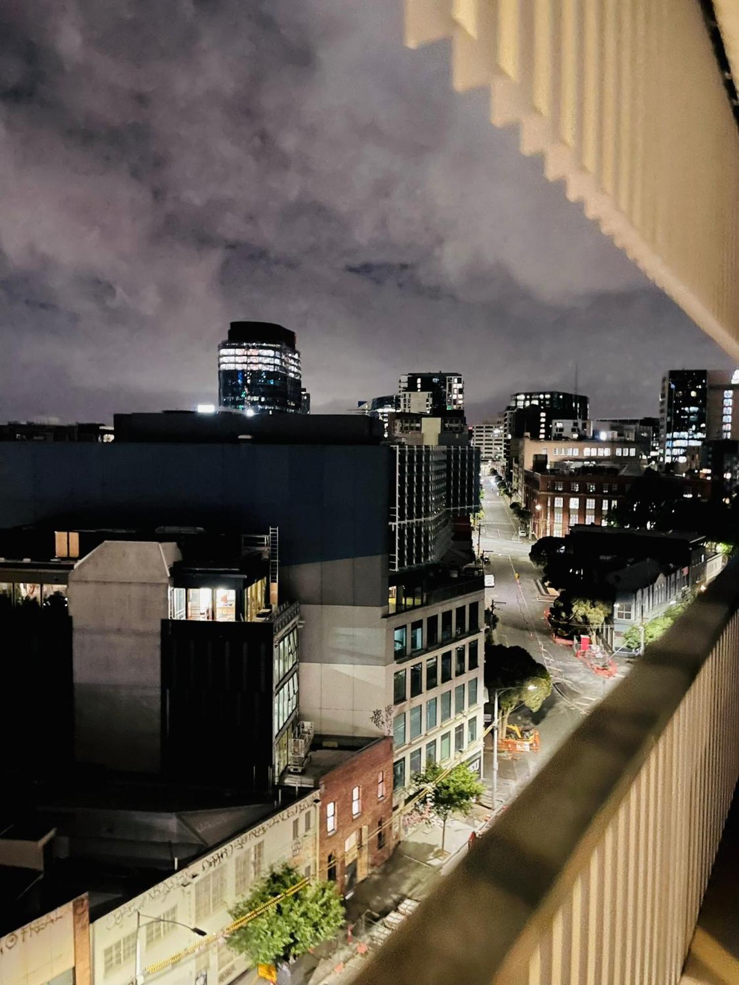 Premium With Balcony And Free Tram Access Apartment